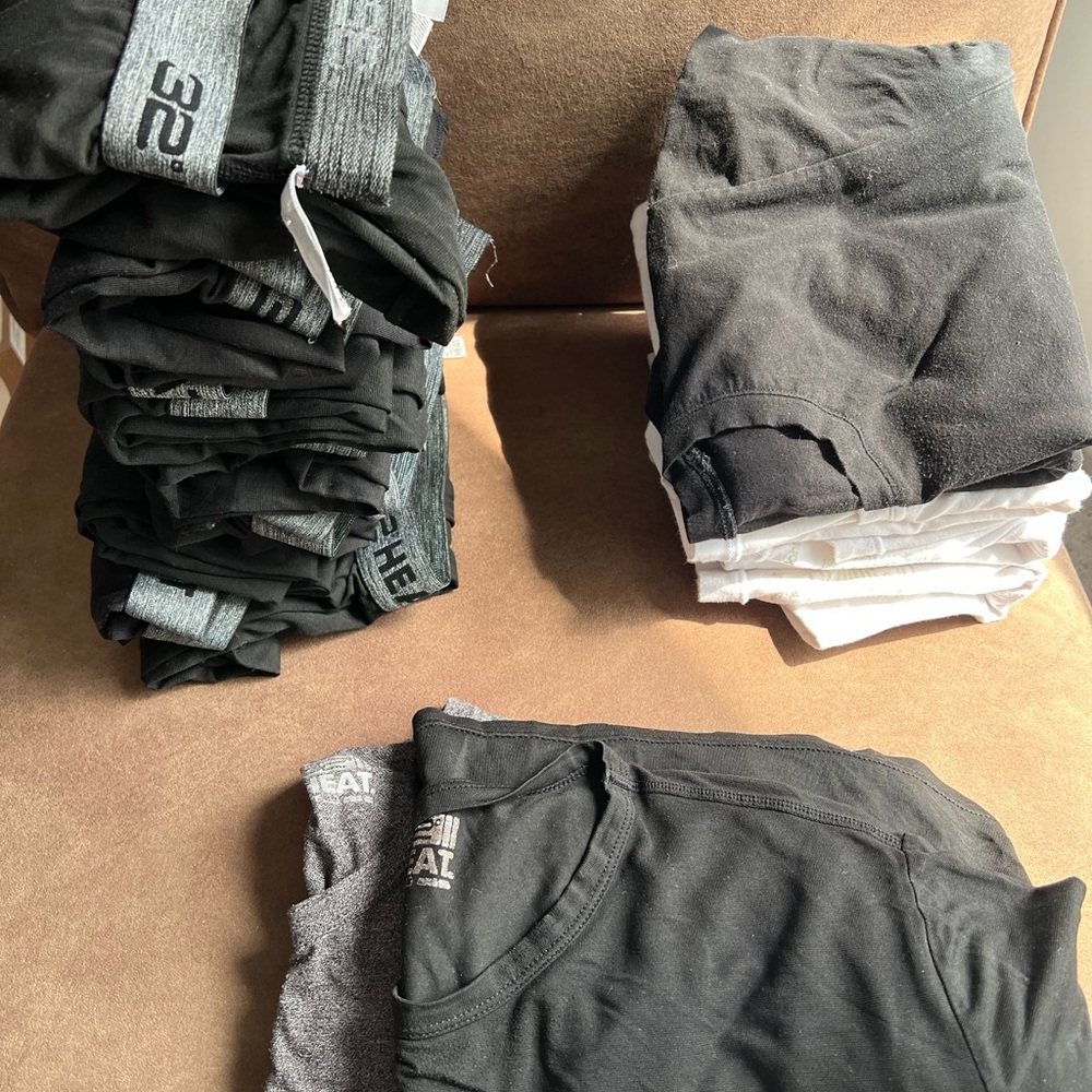 32 Degrees thermal bottoms and Black and Gray Top andSet